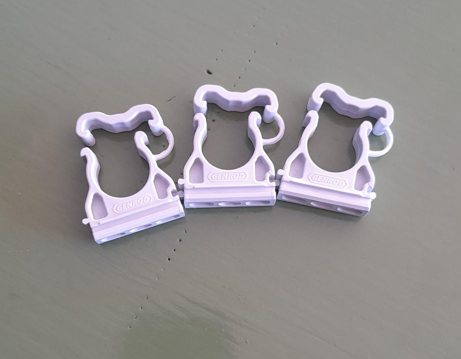 GRAMPAS P/CAÑO PVC ELECTRICIDAD 20mm