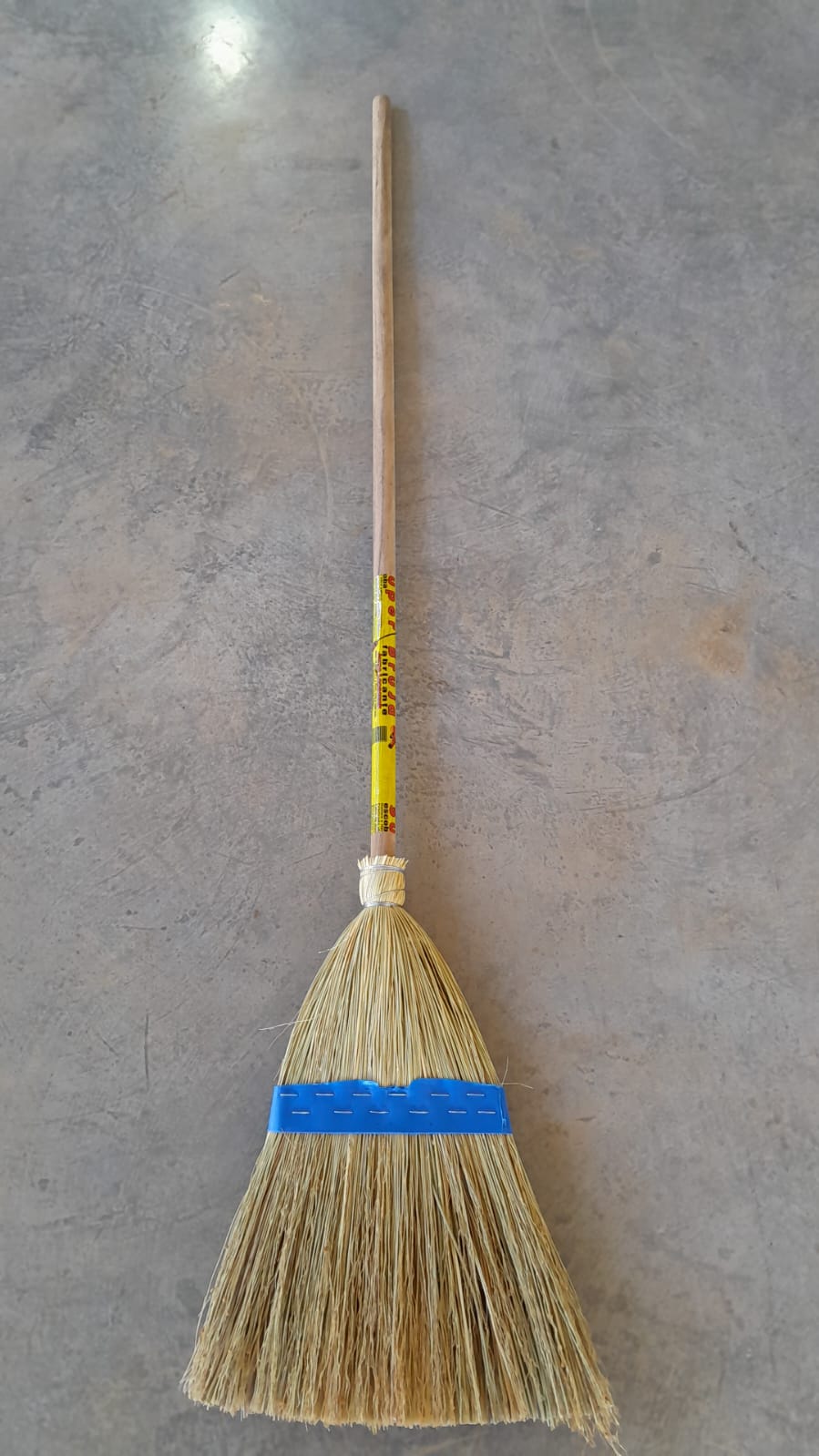 ESCOBA PRIMERA CALIDAD BRUJITA