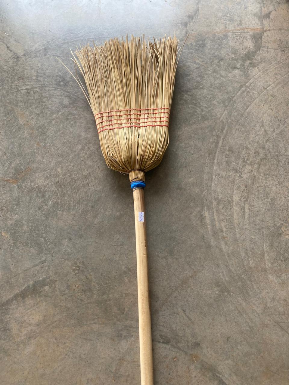 ESCOBA LA BRUJITA CALIDAD ESTANDAR