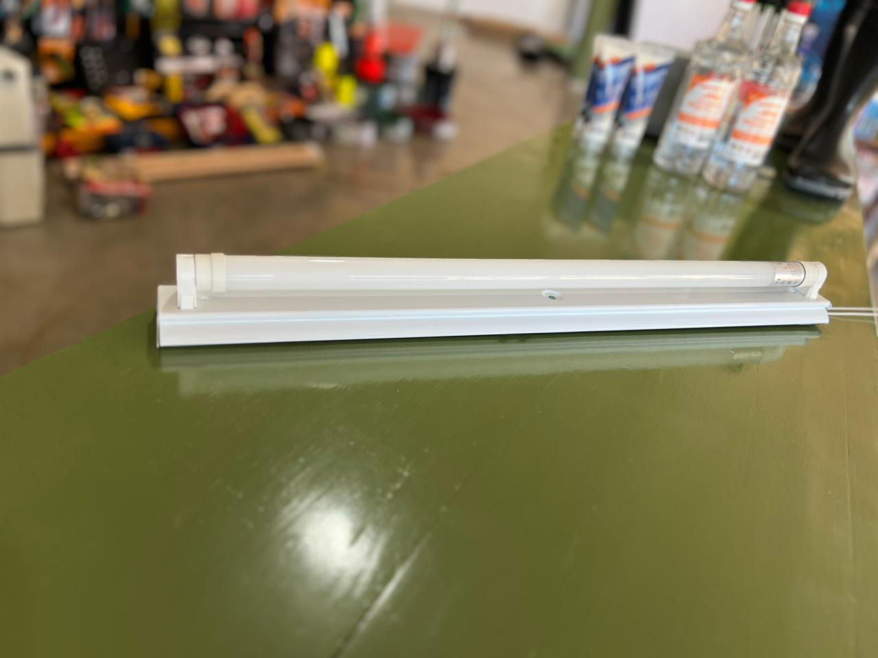 LISTON C/ZOCALO P/TUBO LED 9W GURINA