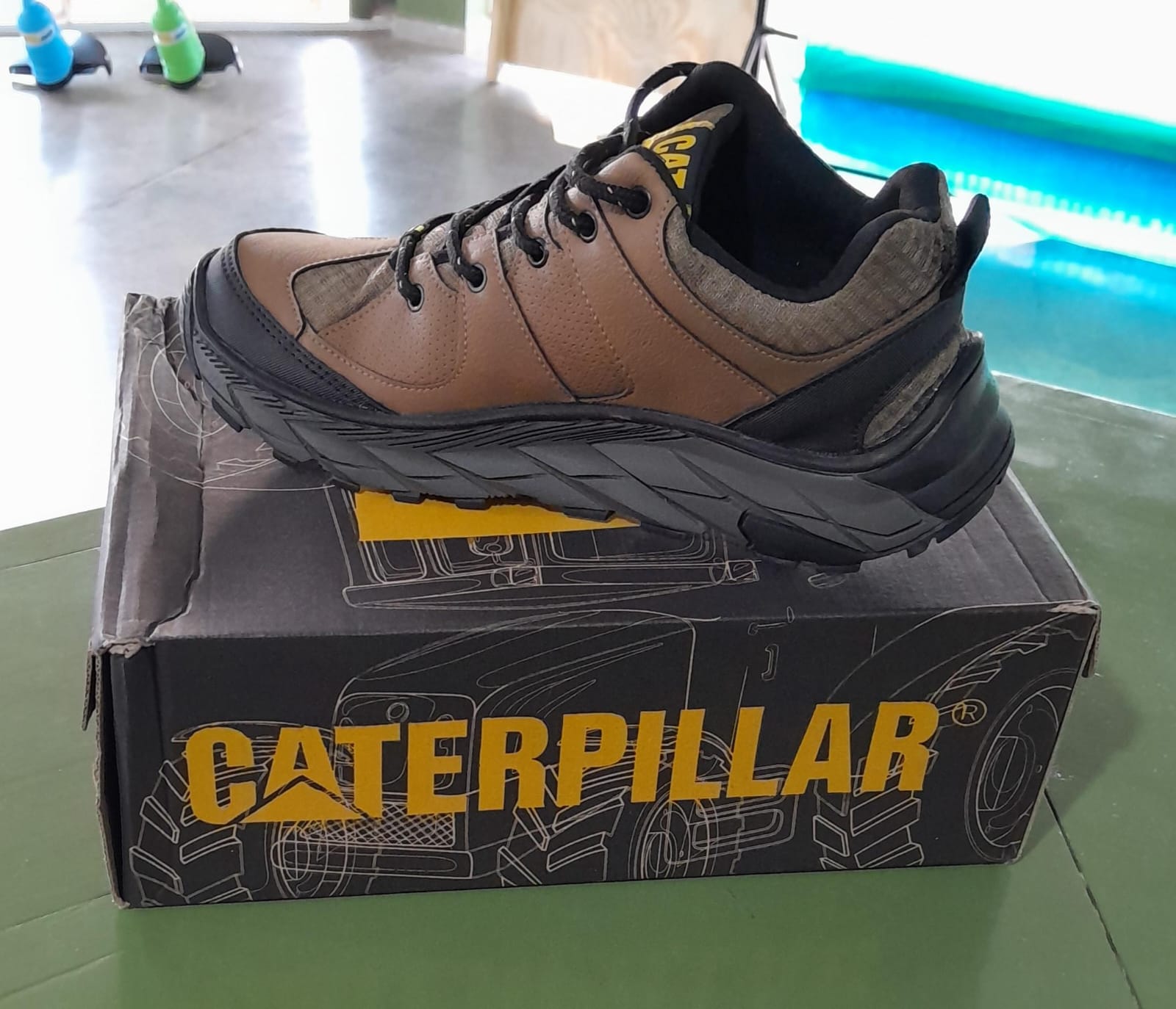 ZAPATILLA TRABAJO COLOR MARRON CAT Nº41