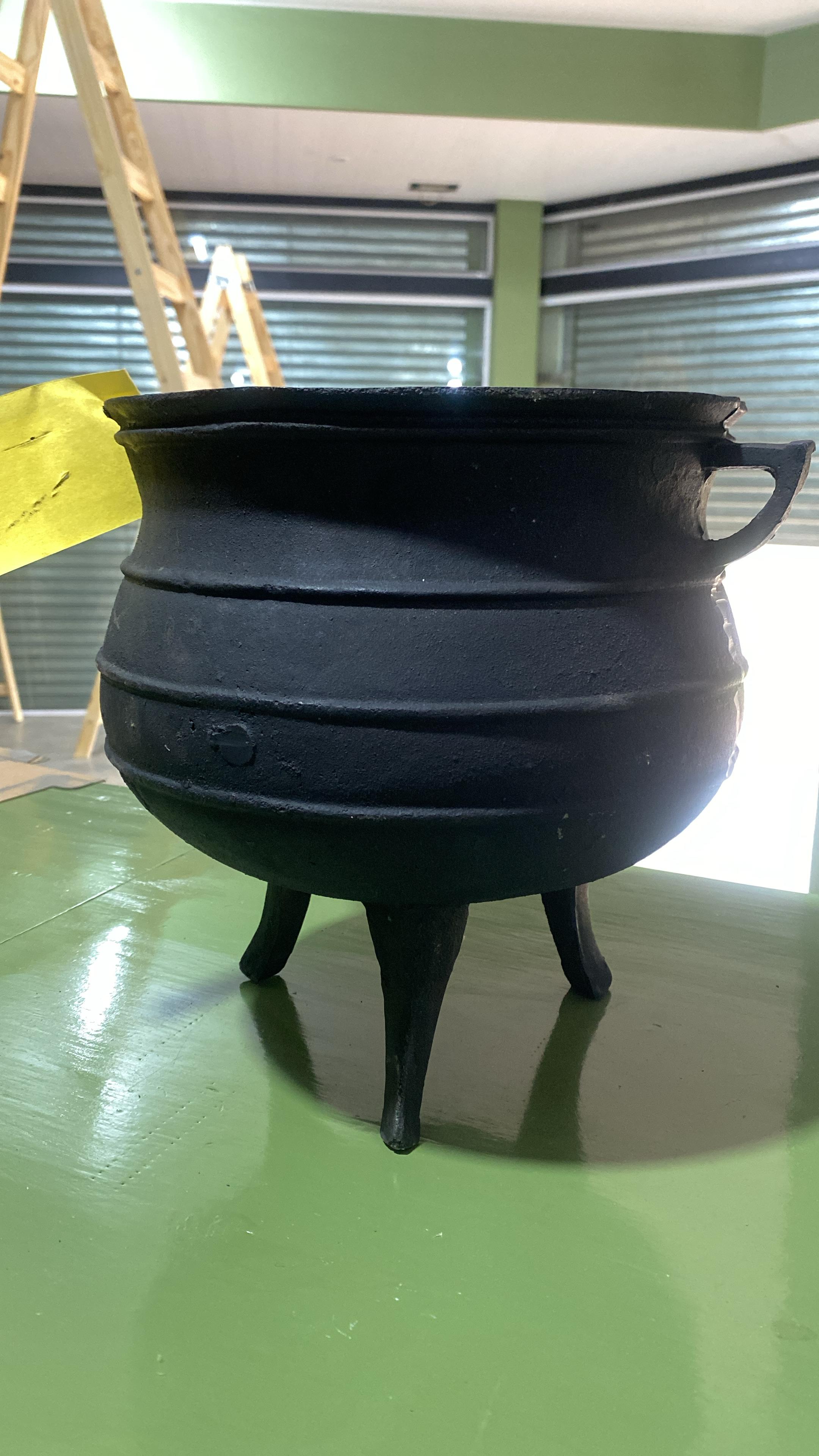 OLLA FUNDICIÓN 3 PATAS 7LTS MS