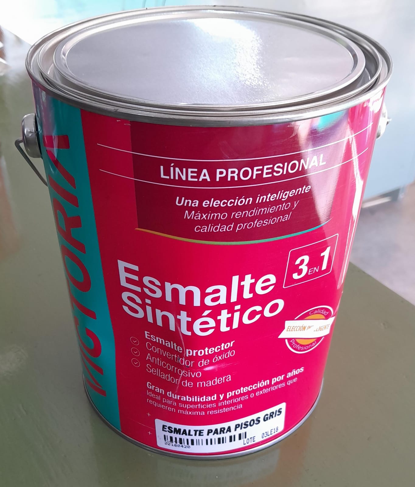 ESMALTE PISOS AL SOLVENTE VICTORIA GRIS 4LT