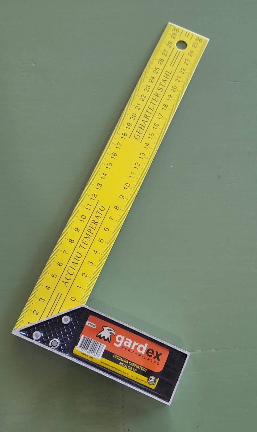 ESCUADRA METALICA CARPINTERO GARDEX 12"