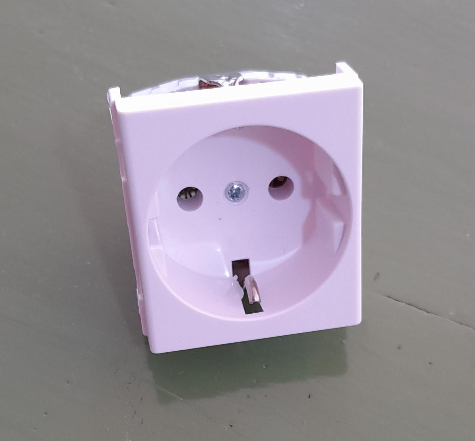 TOMACORRIENTE SCHUKO 16A JELUZ