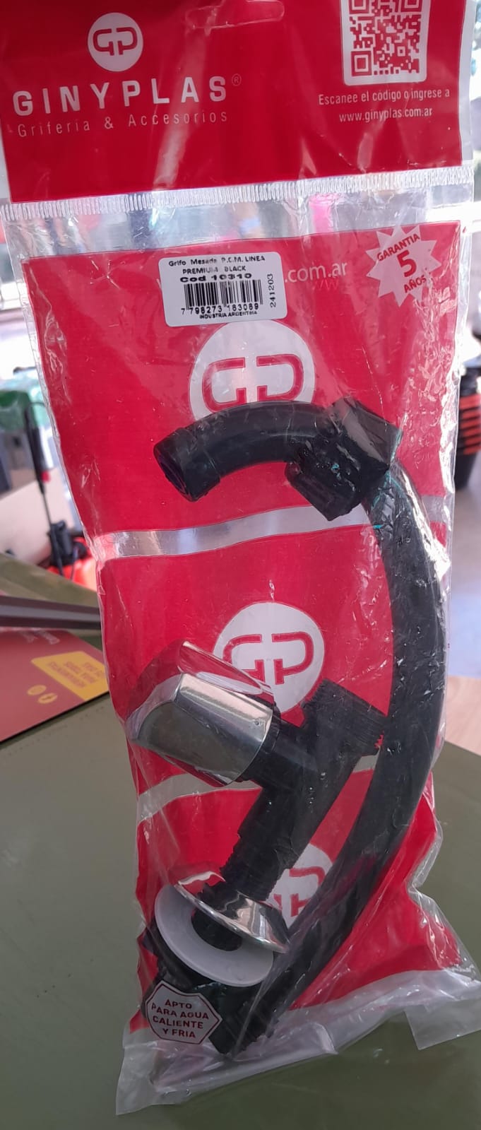 GRIFO MESADA MOVIL PICO CURVO PREMIUN BLACK