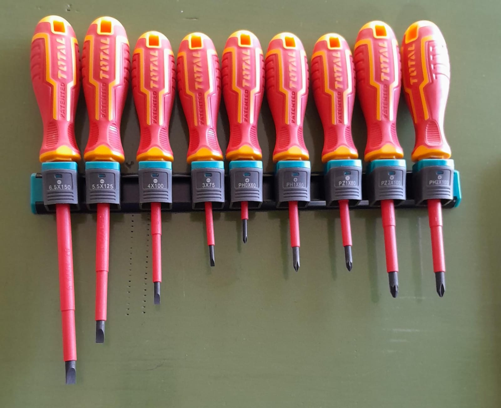 DESTORNILLADOR AISLADO 1000V TOTAL 100MM PUNTA -