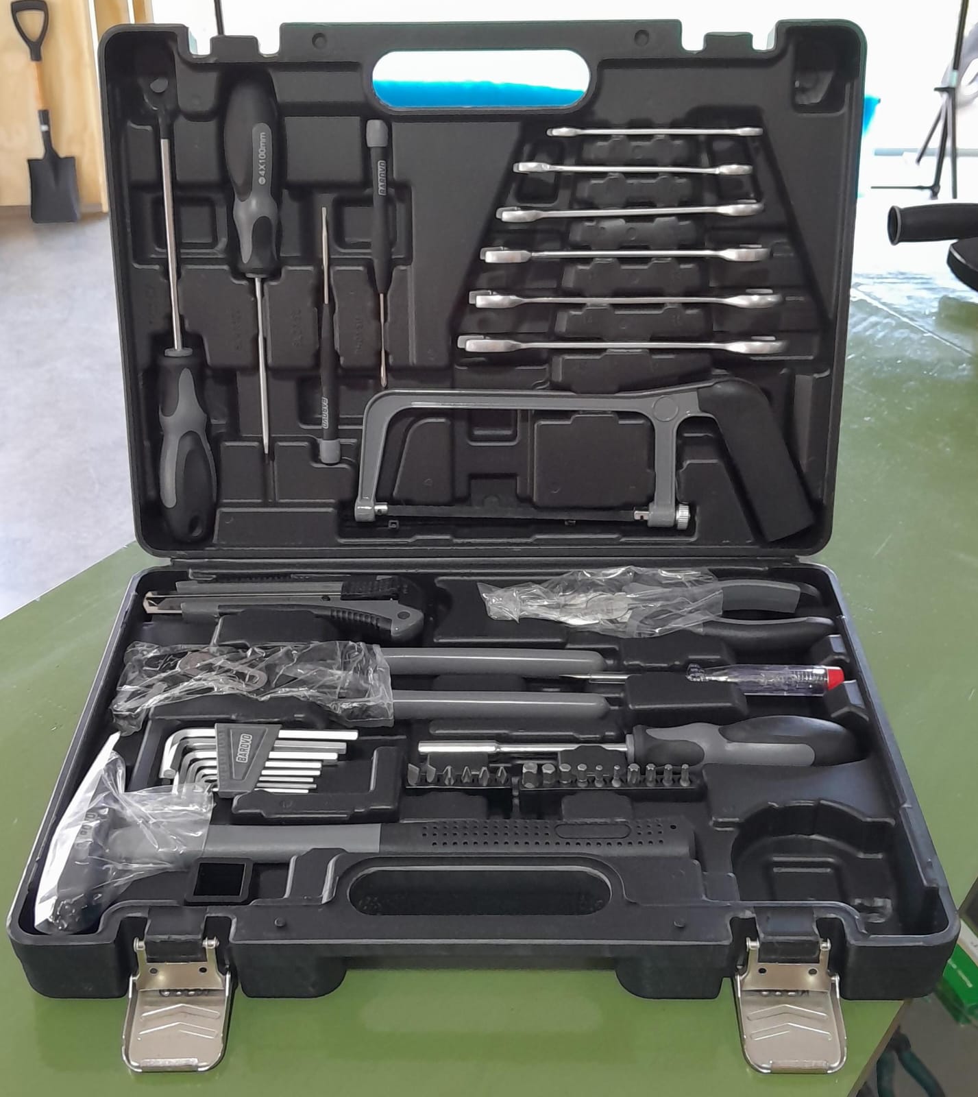 SET DE HERRAMIENTAS 44 PIEZAS BAROVO