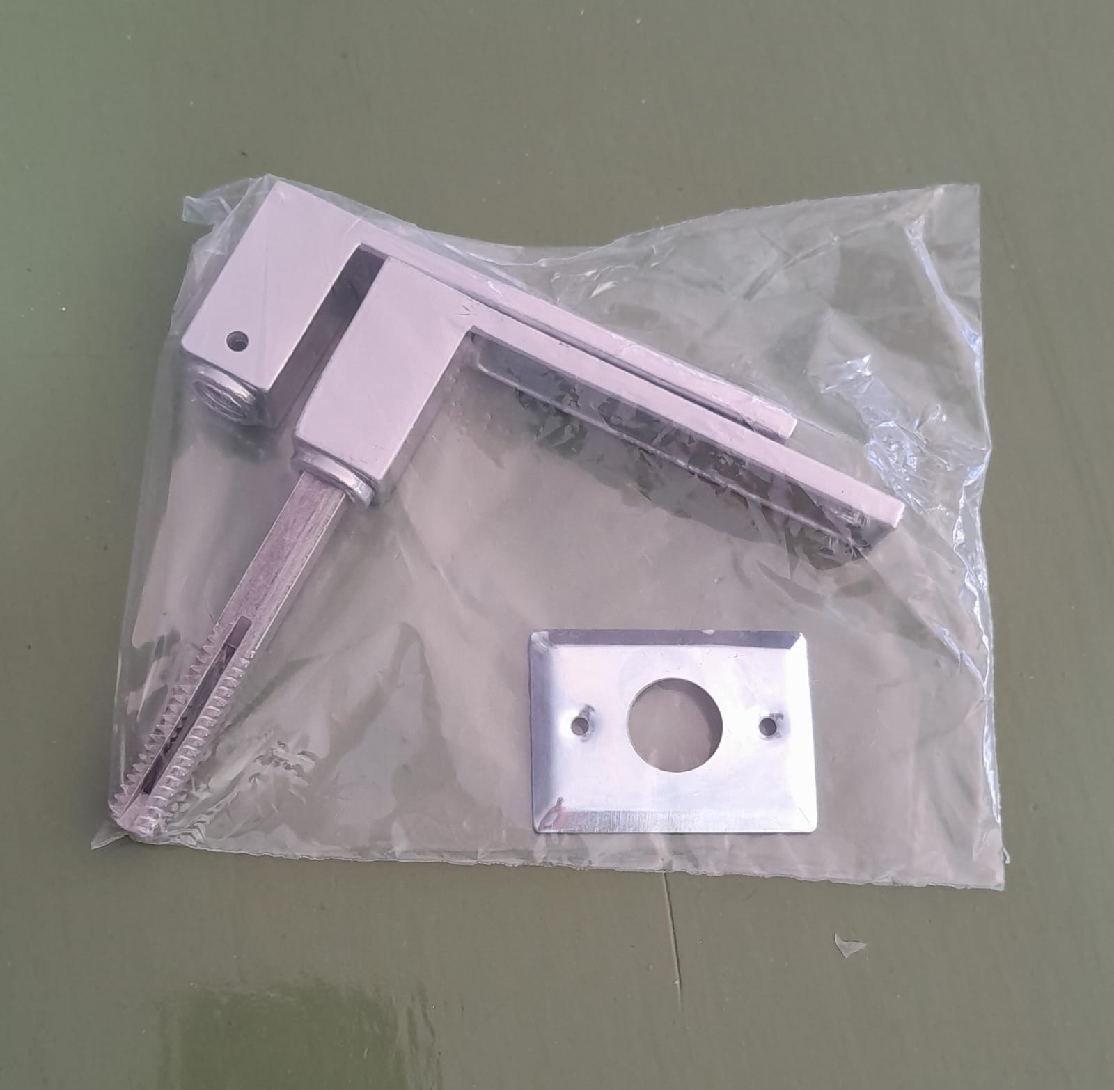 MANIJA P/PUERTA BISELADA ALUMINIO BRUATO