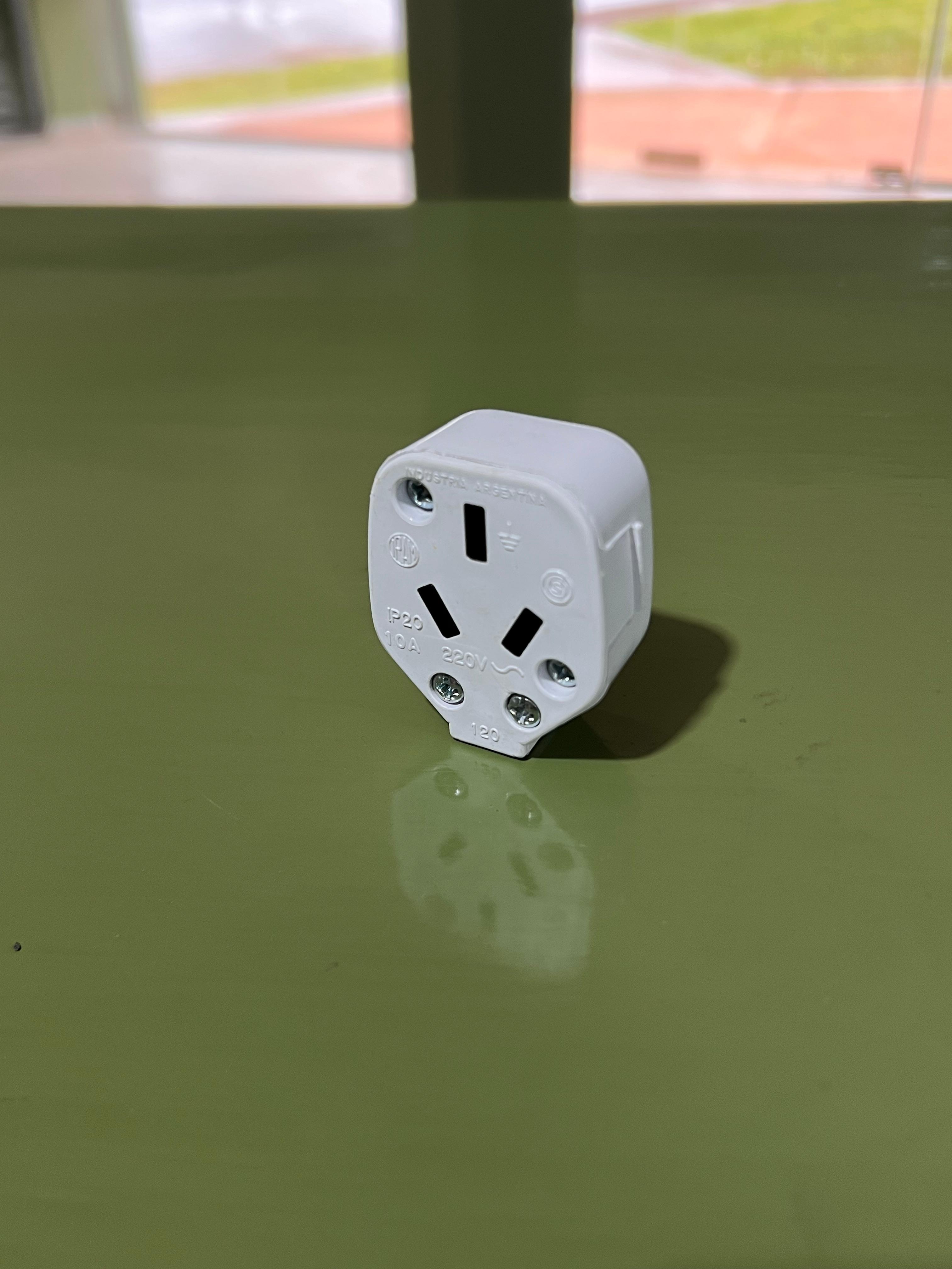 FICHA HEMBRA 10A REFORZ BLANCA MIG