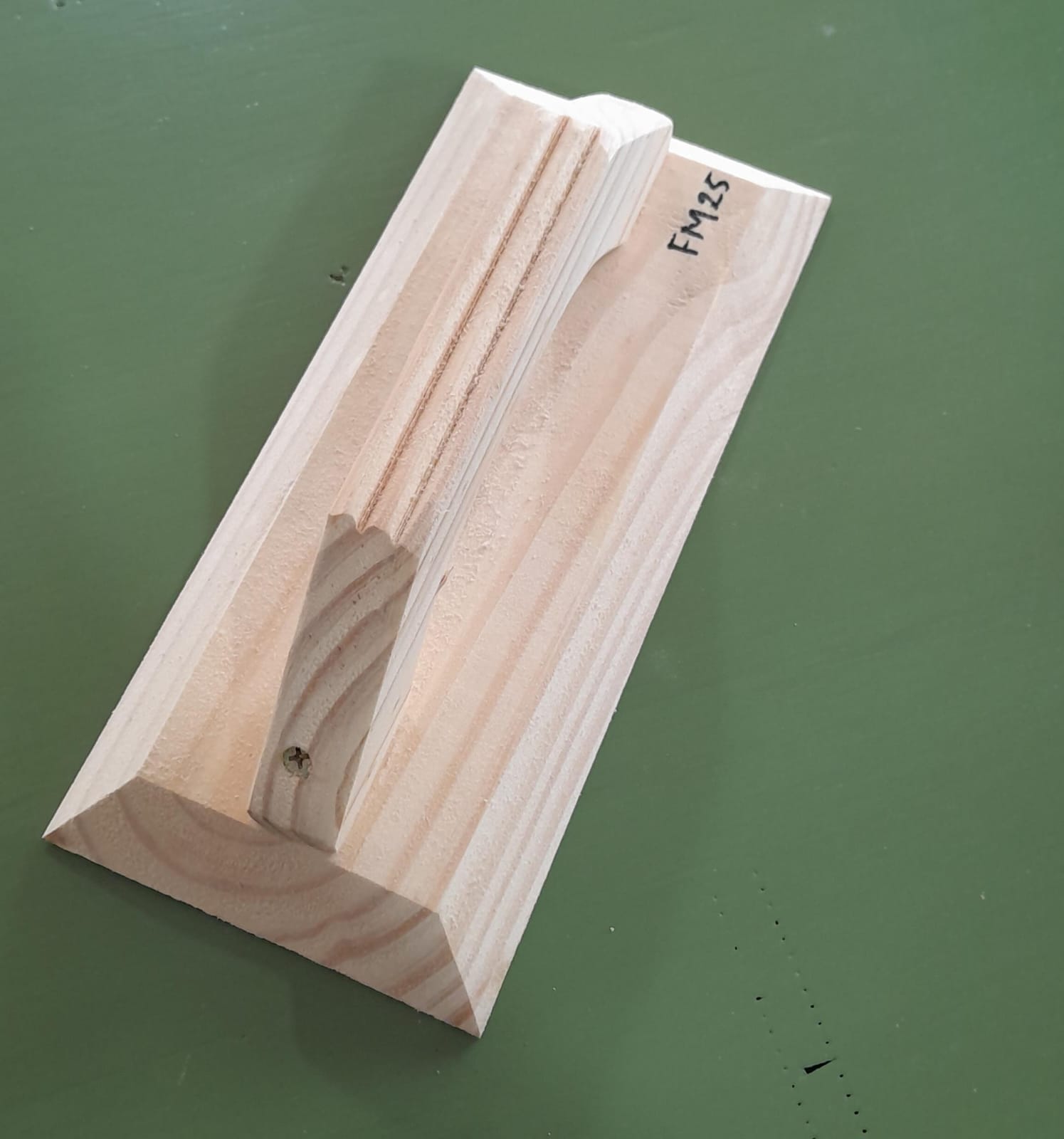 FRATACHO MADERA PINO 25cm