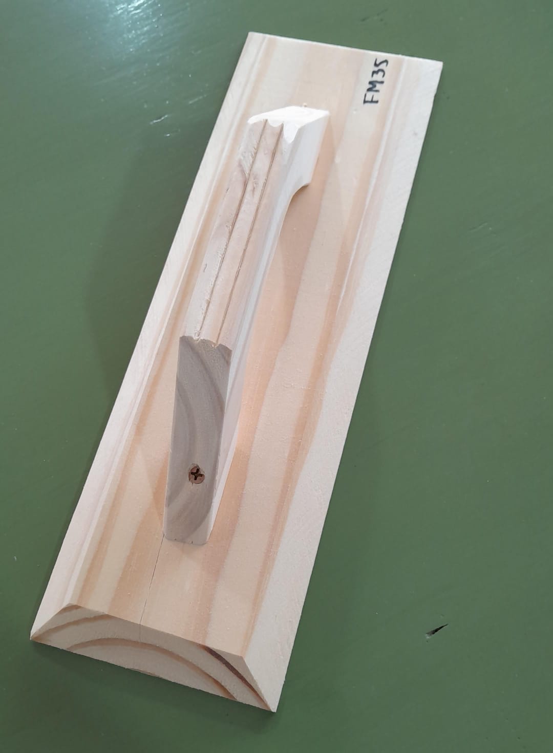 FRATACHO MADERA PINO 35cm