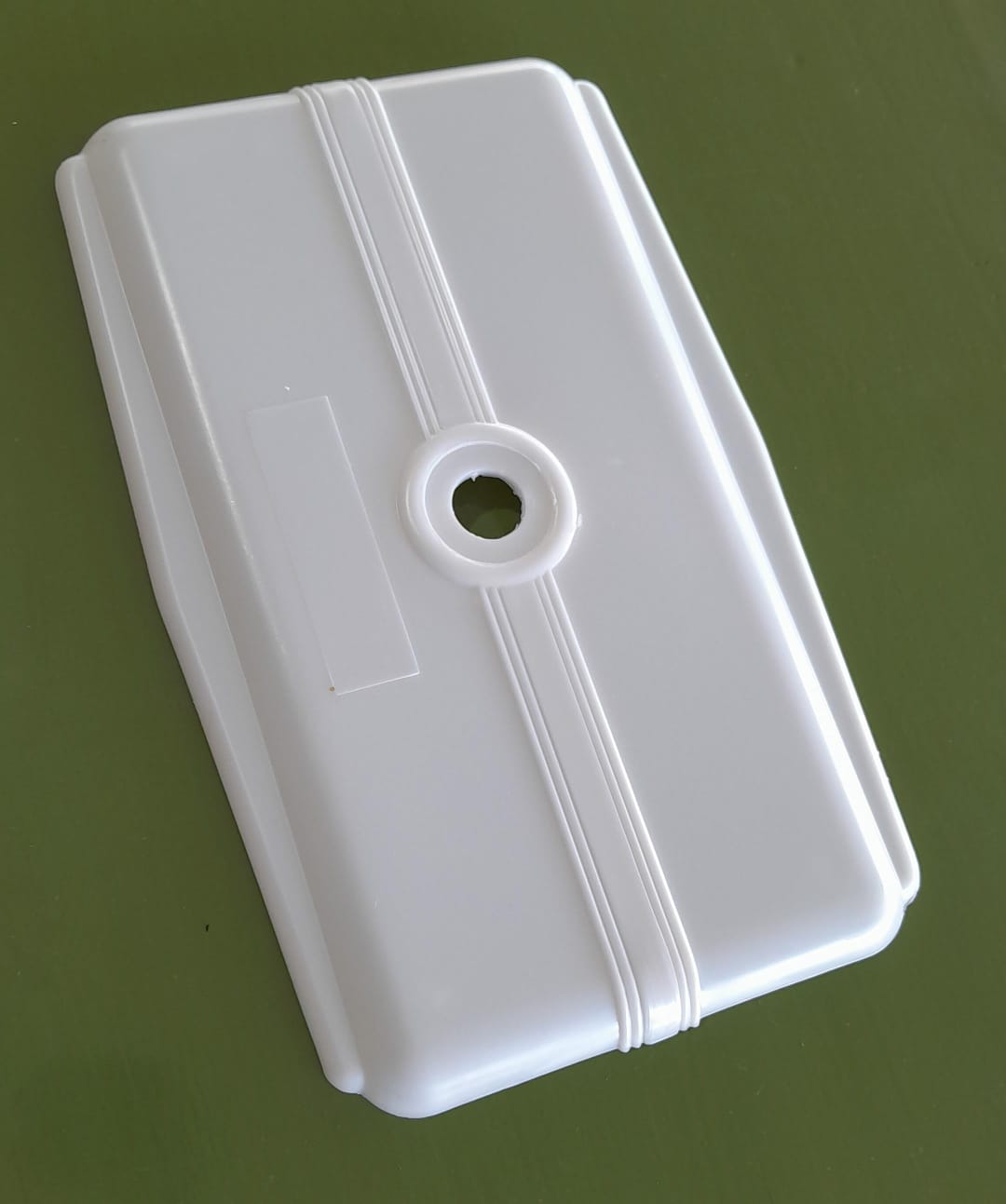 TAPA PLASTICA BCA. EXTERIOR AGUJ. CHICO