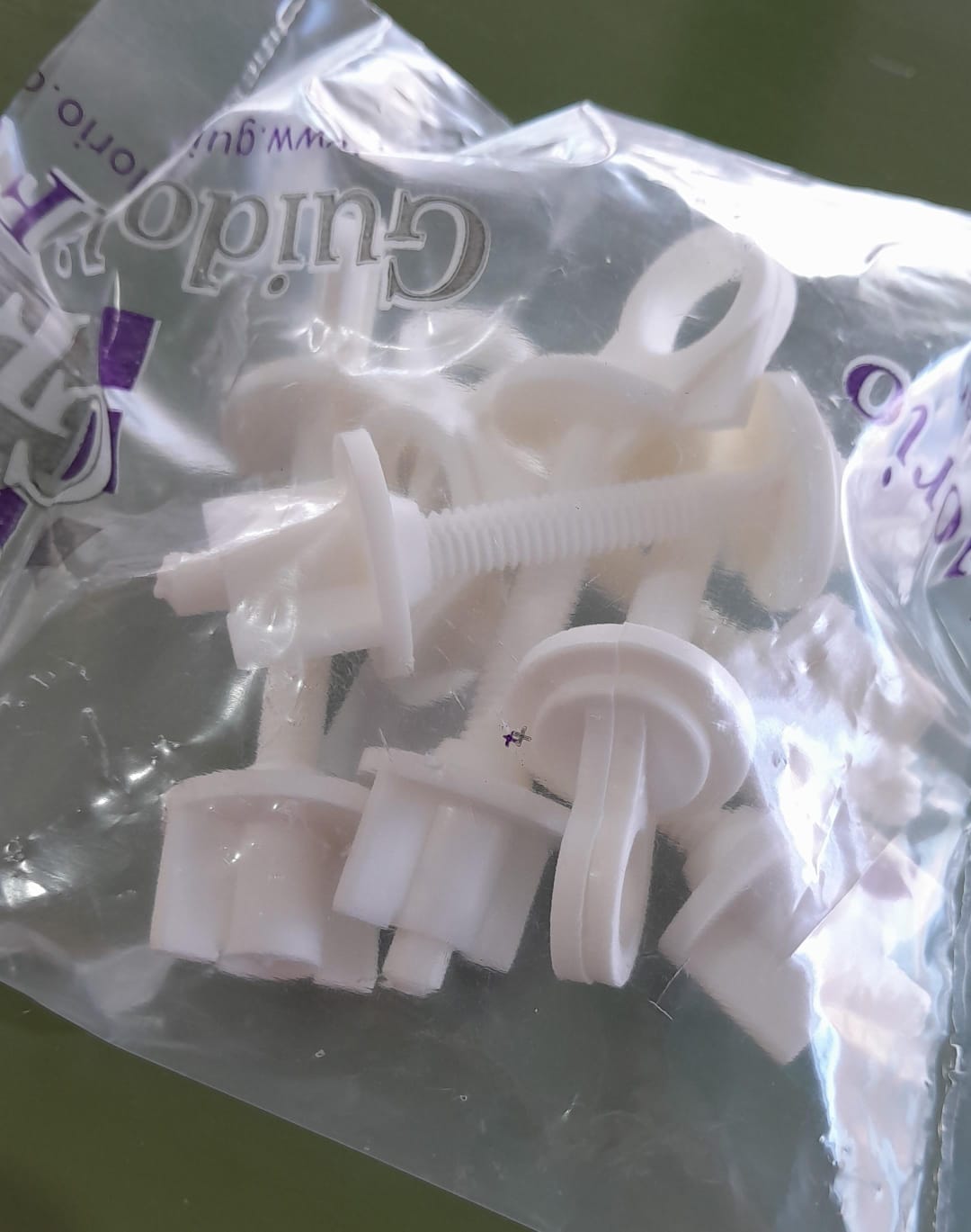 TORNILLO PLAST. P/ASIENTO INOD. X UN