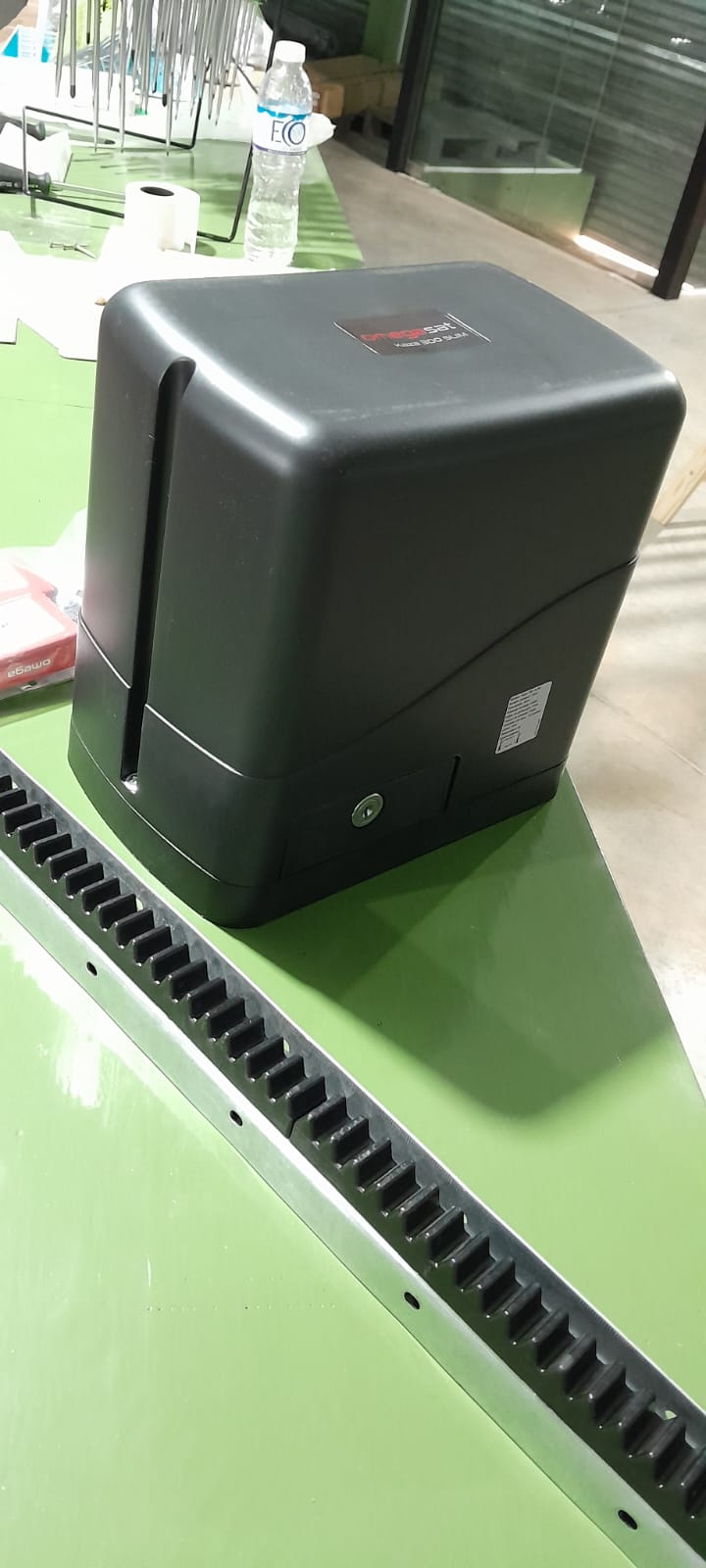 MOTOR P/AUTOM. PORTON OMEGASAT 300KG CREMALLERA 3mt 12seg.