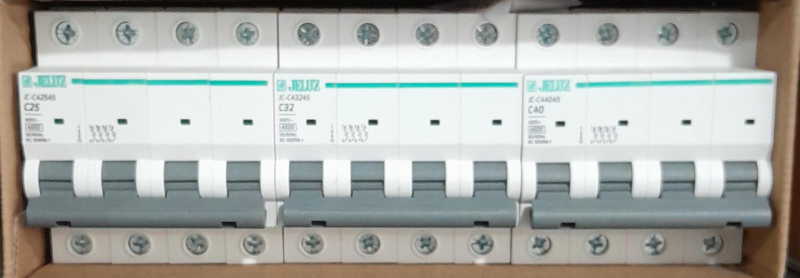 INTERRUPTOR TERMOMAG. 4X25A CURVA "C"4.5K JELUZ