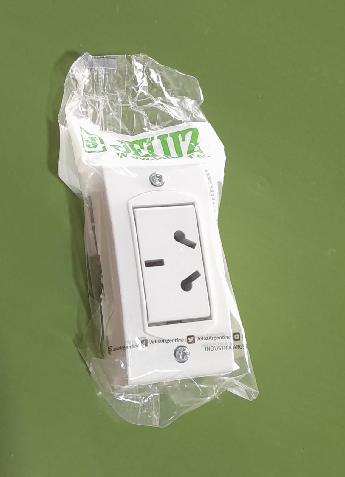 TOMA CORRIENTE 10A EXTRA CHATA JELUZ