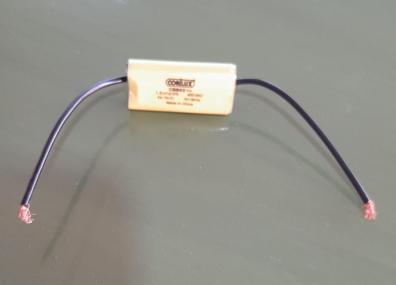 CAPACITOR 2.5uF X 400V.