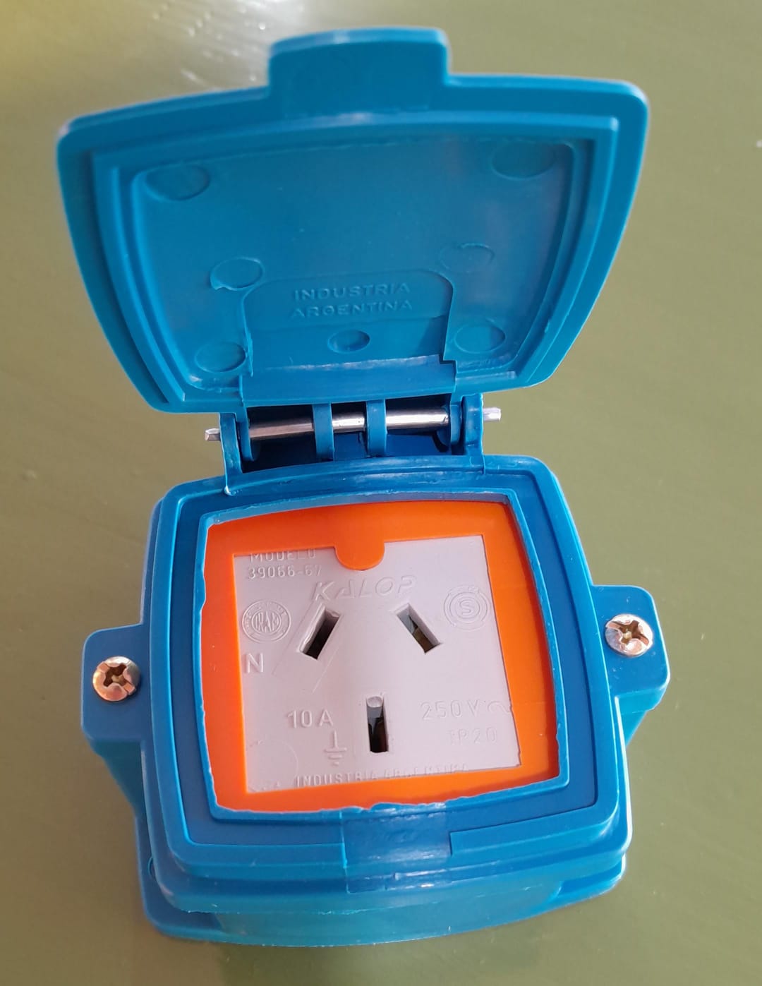 TOMACORRRIENTE  10A CAPSULADO KALOP